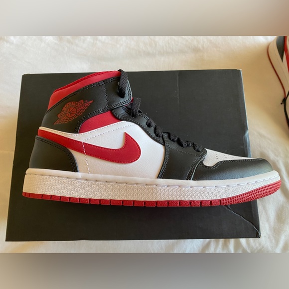 Air Jordan 1 Mid 'Black Gym Red' 554724-122 - Picture 6 of 12